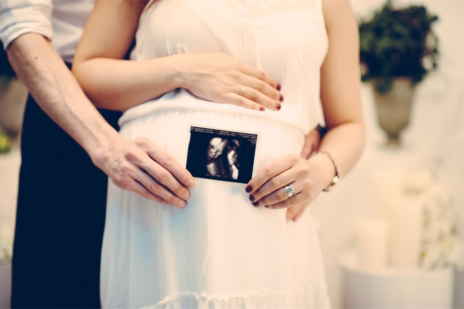What Should Your Family Wear for Maternity Photos | Niagara - Reflections  by Karen Byker